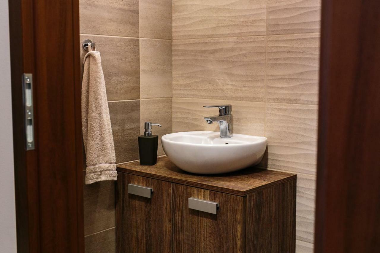 Doczy Private Apartment Debrecen Esterno foto